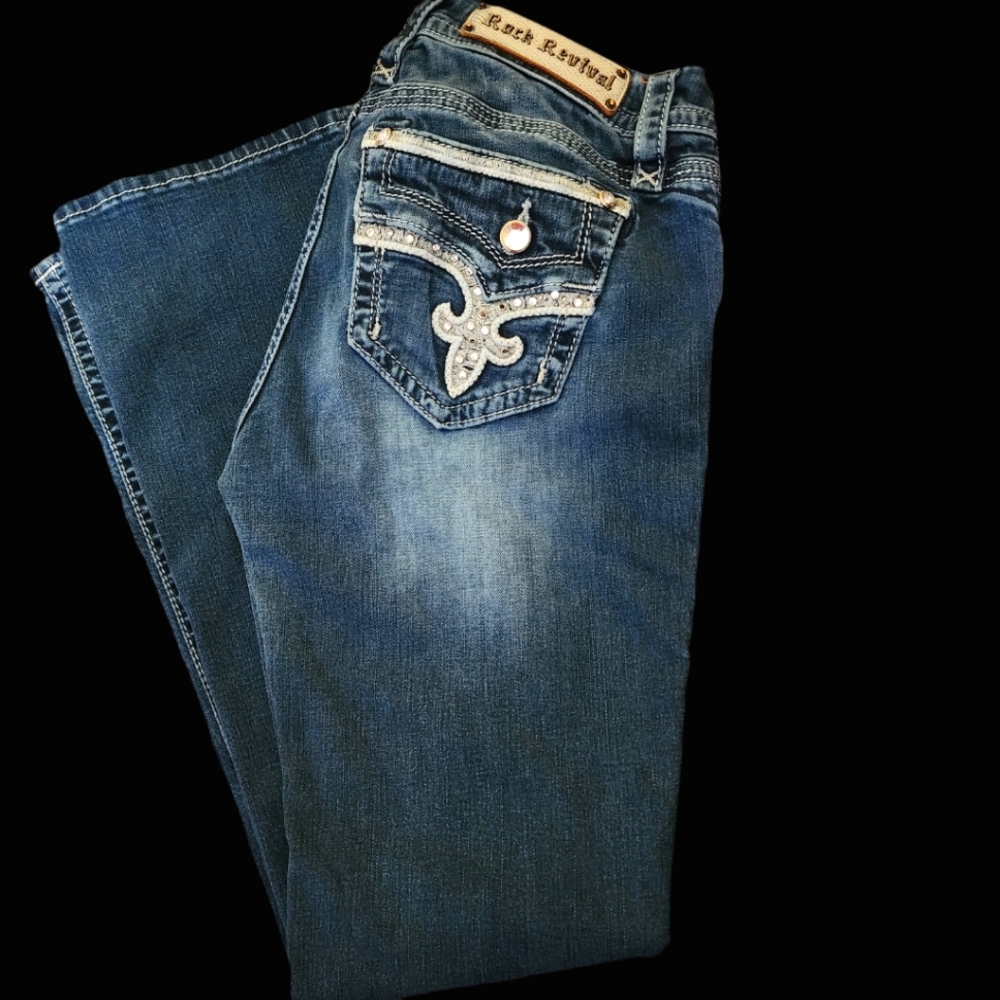 🦄 Rock Revival Embellished Bootcut Jeans (Size 30)